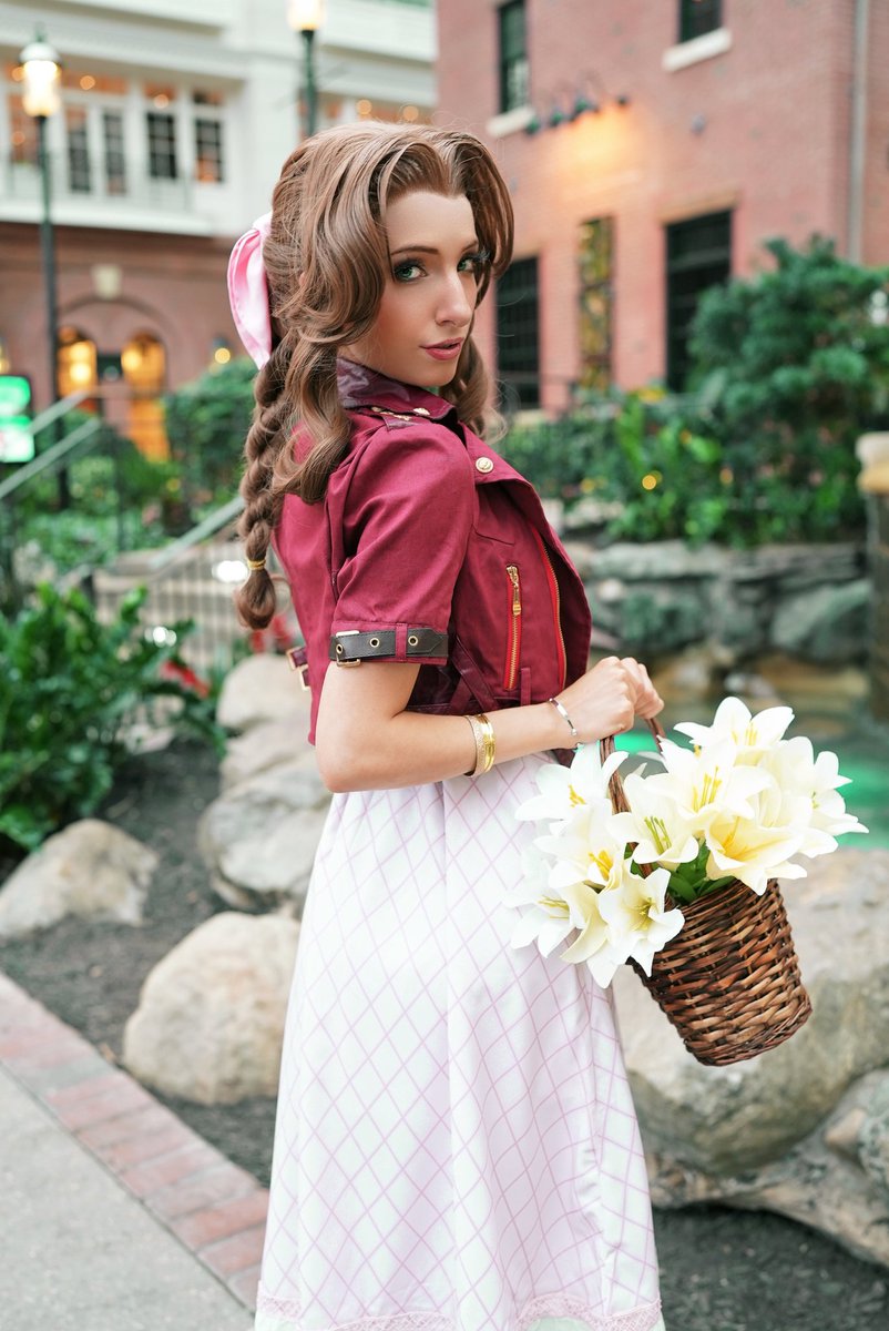 Adore these shots! The light up fountain really sets the Mako Energy vibes 💚

Pic: @Eurobeat_Kasumi
Wig: @CosplayBuzz Chestnut Brown LF667J
Cosplay: @simcosplay

#Aerith #aerithcosplay #finalfantasyvii
#finalfantasy7 #finalfantasy #aerithgainsborough #ff7 #ff7cosplay