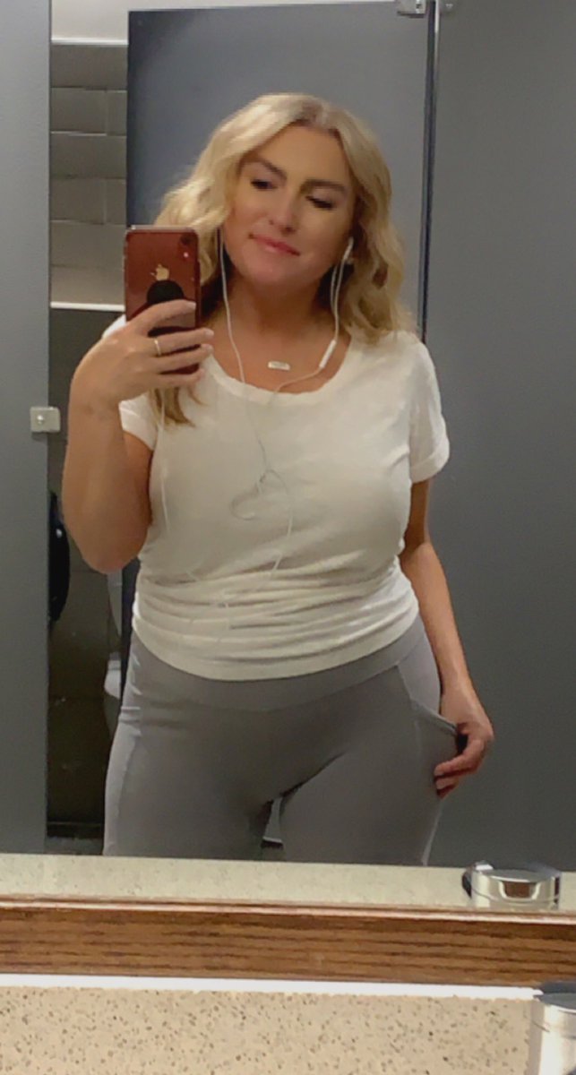 e_hope83's tweet photo. #walkingroutine #gymgirl https://t.co/WjEzyGe1NX