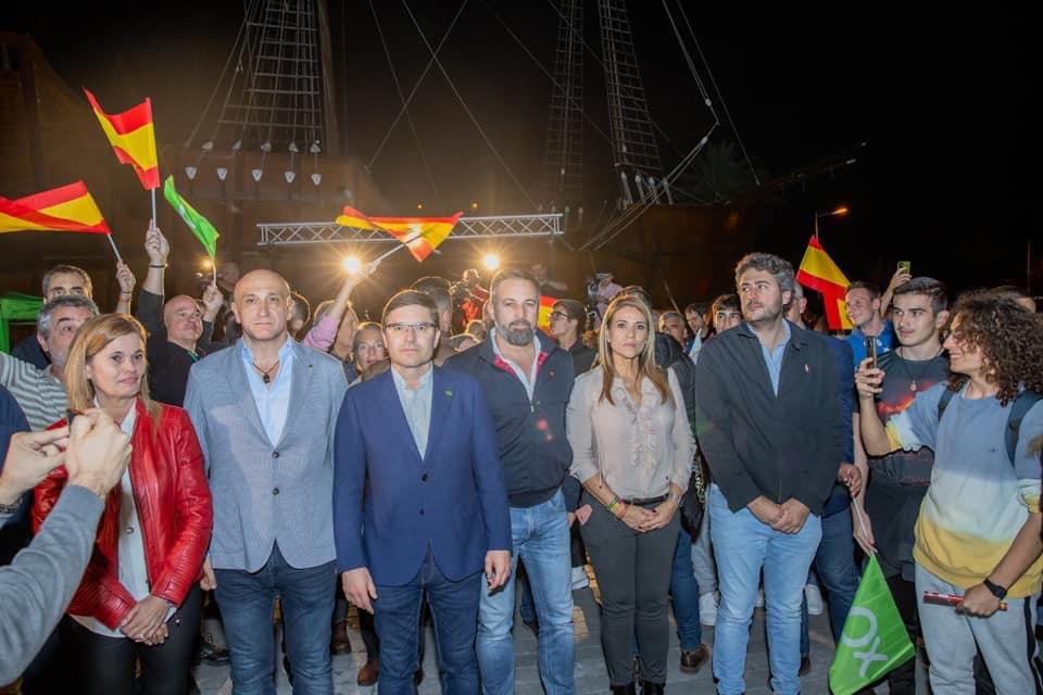 ¡Gracias a Santiago Abascal de parte de todo el equipo provincial de Santa Cruz de Tenerife por la visita a nuestra Isla Bonita! 🇪🇸🇪🇸🇪🇸

#LaPalma #IslaDeLaPalma #IslasCanarias 
#VOX