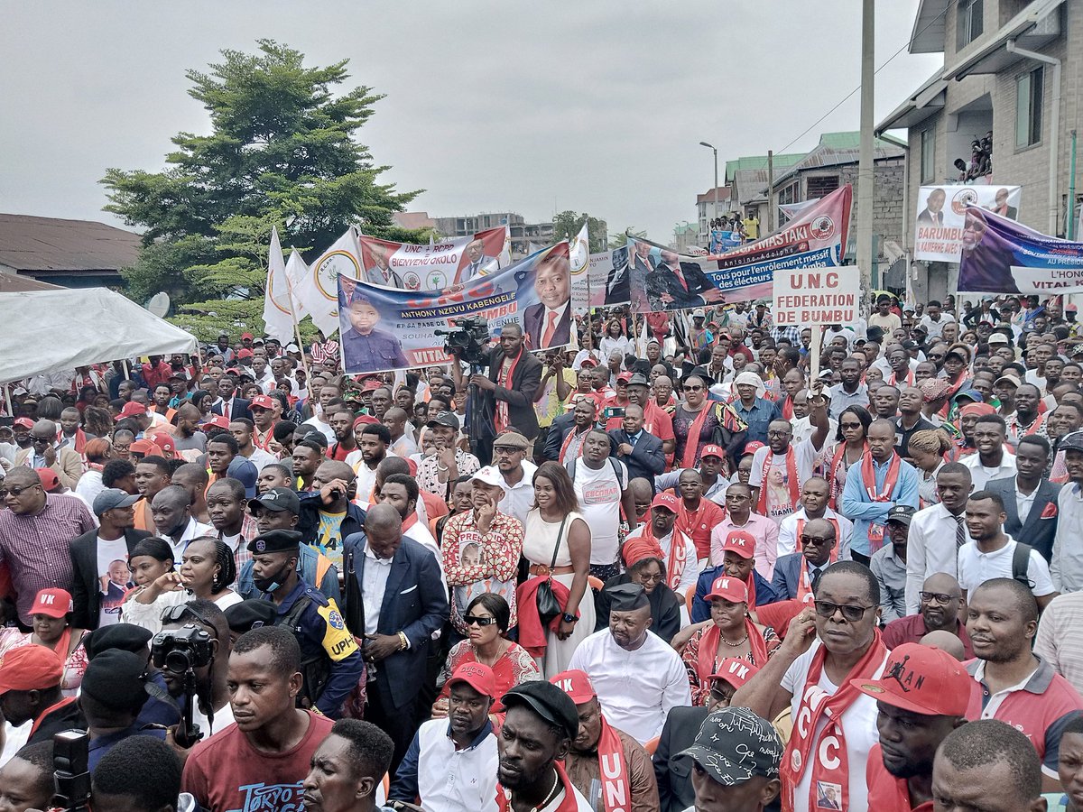 JuvenalNtumba's tweet photo. #UNC_Visite_VK : la machine politique vise à transformer la foule en électeur, continuer à adhérer à l'UNC sur toute l'étendue de la République, la locomotive de l'Afrique, la machine rassurant.
@VitalKamerhe1 @BillyKambale1

Fin tweet ! https://t.co/r1qos0edHg