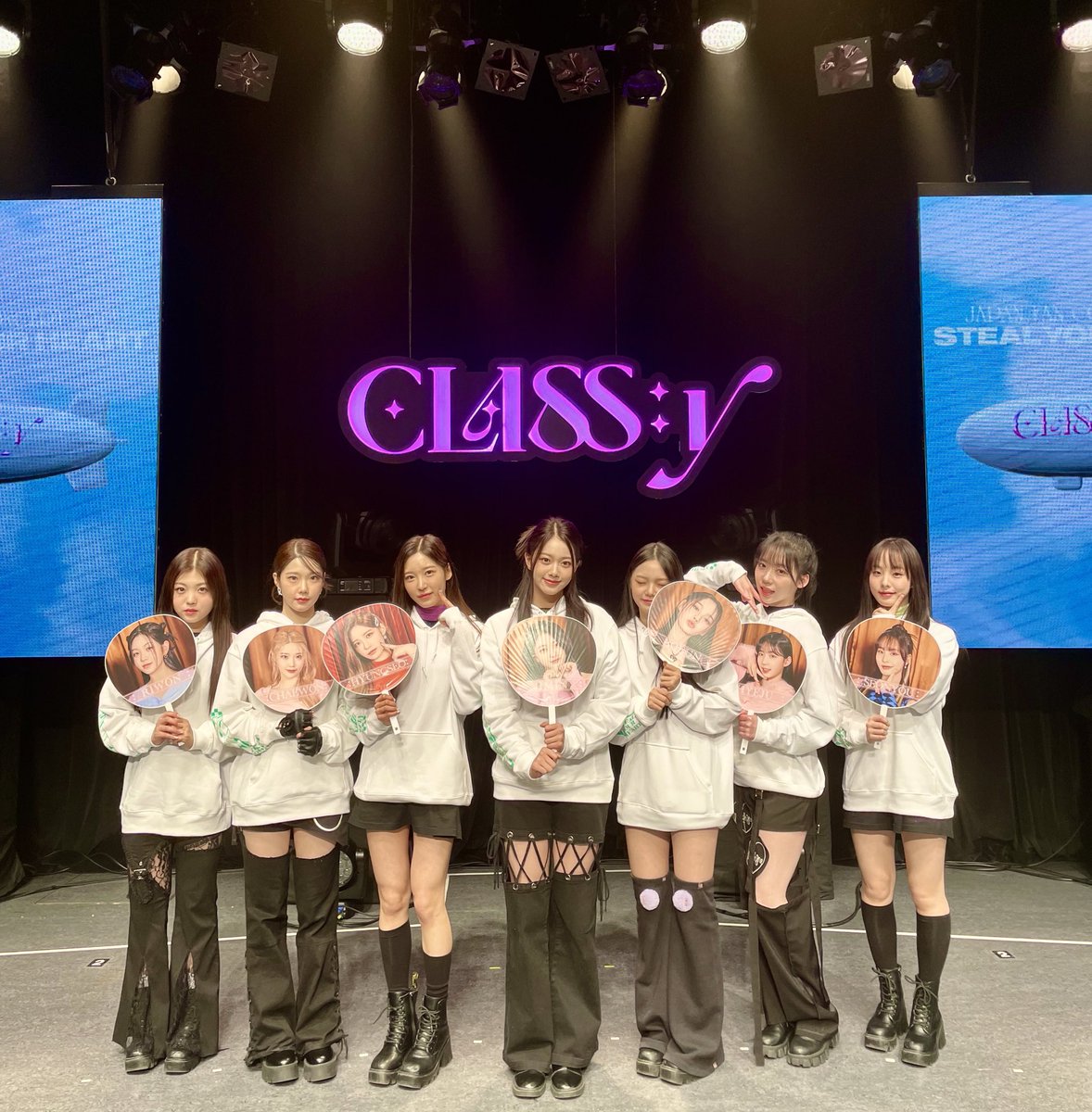 ..tokyo! 🏯🎎 thank you so much for the unforgettable moments that we spent together during the steal your heart concert. everyone, please don’t ever stop to give us love and support. we will continue to working harder than before so let’s meet again next time. ୧⁎ᵕᴗᵕ⁎୨