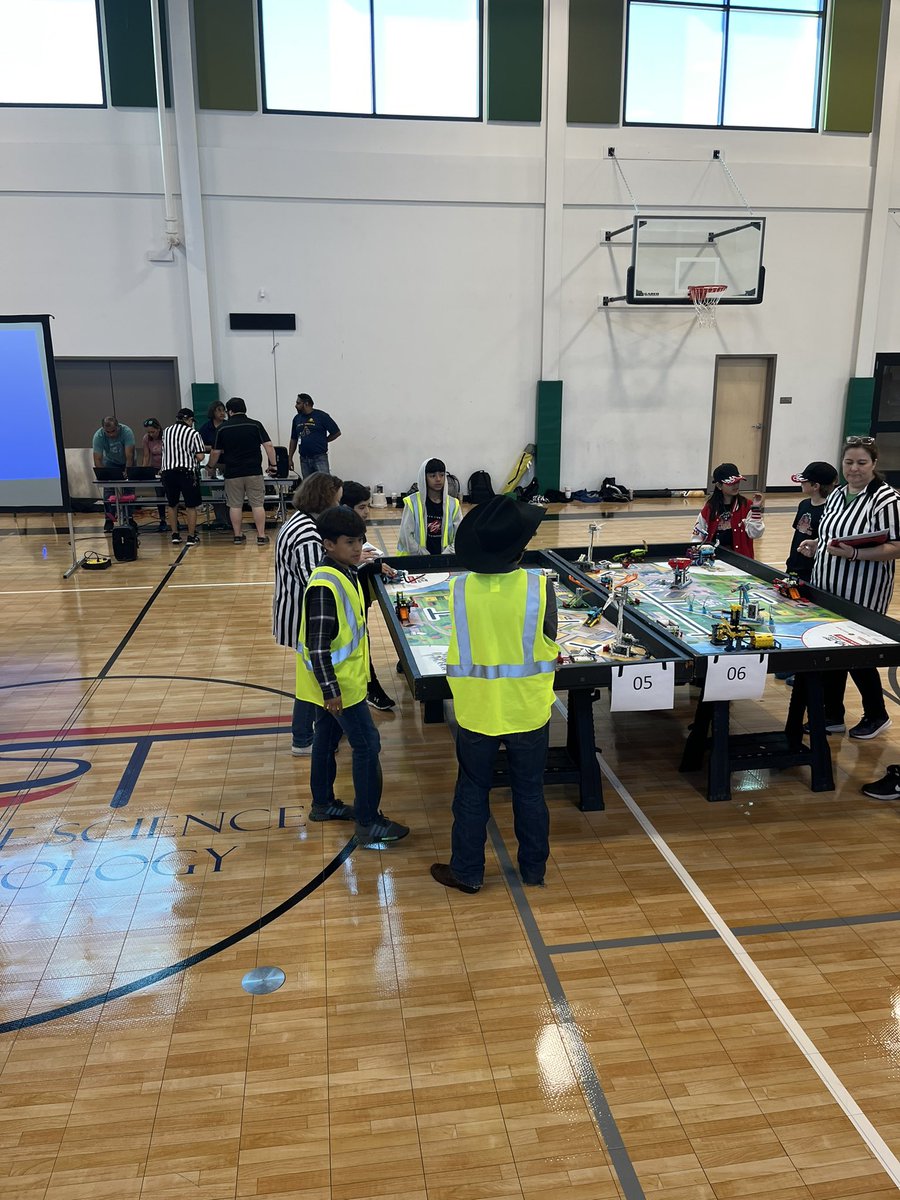 MissDLS_NISD's tweet photo. Practice Round let’s gooooo!!! @NISDVale @NISDMSScience @RootEdSA @FIRSTinTexas @LEGO_Education @NISD #ElectroRayz #RaysUp #BettyBot #321LEGO #NISDIgnited #TellingOurStory #CoreValues https://t.co/IJONPOsPTf