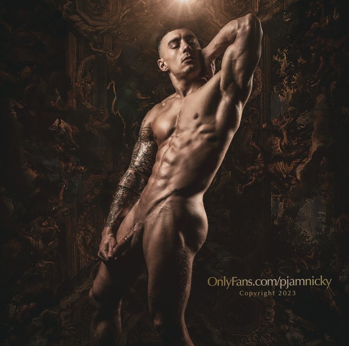 Venus De Milo-Model: @xodemilo by @PaulJamnicky? https://t.co/GiK6hulLCm ? The art of Male Aesthetics