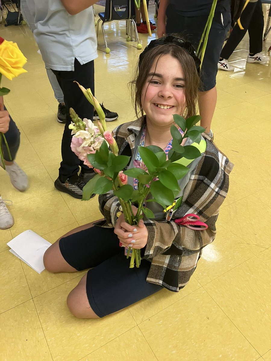 5th Grade working on their lab - Flowering Plants and their Cycles. Thank You to Cypress Gardens Florists for the flowers!