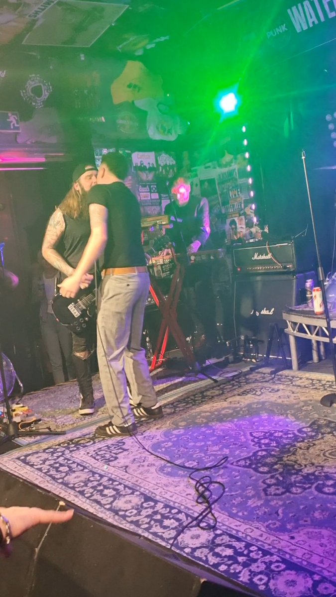 SLFBLADE's tweet image. Great gig last night at @Waterloo_Bpool 
Onwards today to @ParishHudd
For @BarPreachers