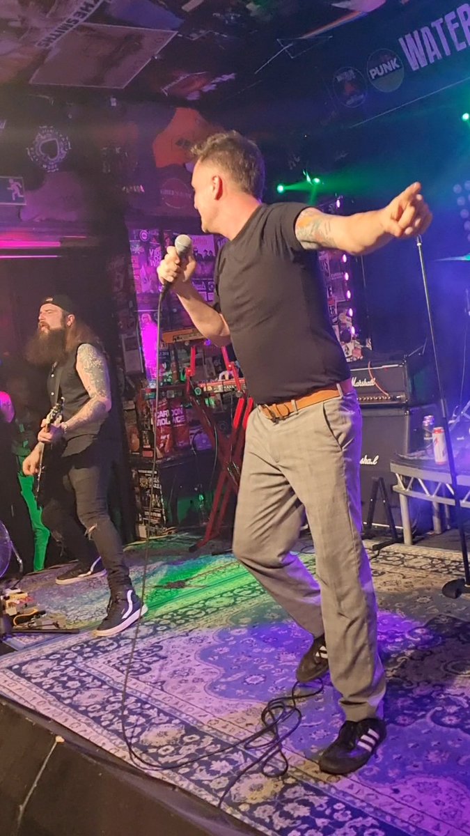 SLFBLADE's tweet image. Great gig last night at @Waterloo_Bpool 
Onwards today to @ParishHudd
For @BarPreachers