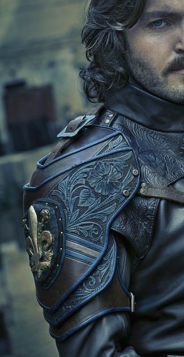 HelenSGidley's tweet photo. Just off to make our roast chicken dinner MuskieTiddlyPeeps,wonβt be here much for the rest of your day.
Enjoy whatever is left of your day,stay snuggled if feeling below par & when it comes to bedtime,sleep the sleep of the blessed.ππ±π·ππ#UniqueUniforms Pauldrons @Jo_Lloyd8 https://t.co/pThHbfosBx