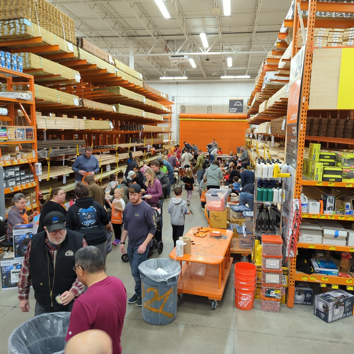Your Ankeny Home Depot is the place to be this morning. #KidsWorkshop is in full swing. <a href="/cflcastillo/">Carlos Lopez</a> @soul99plus1 <a href="/Esmeraldac1990/">Esmeralda Zaragoza</a> <a href="/jordanolsen0288/">Jordan Olsen</a>