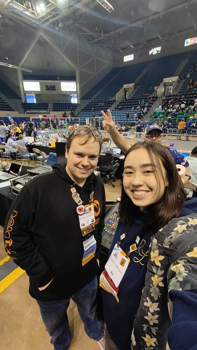 Repping the robotics life with the robot merch 😎👌 #pchgameday