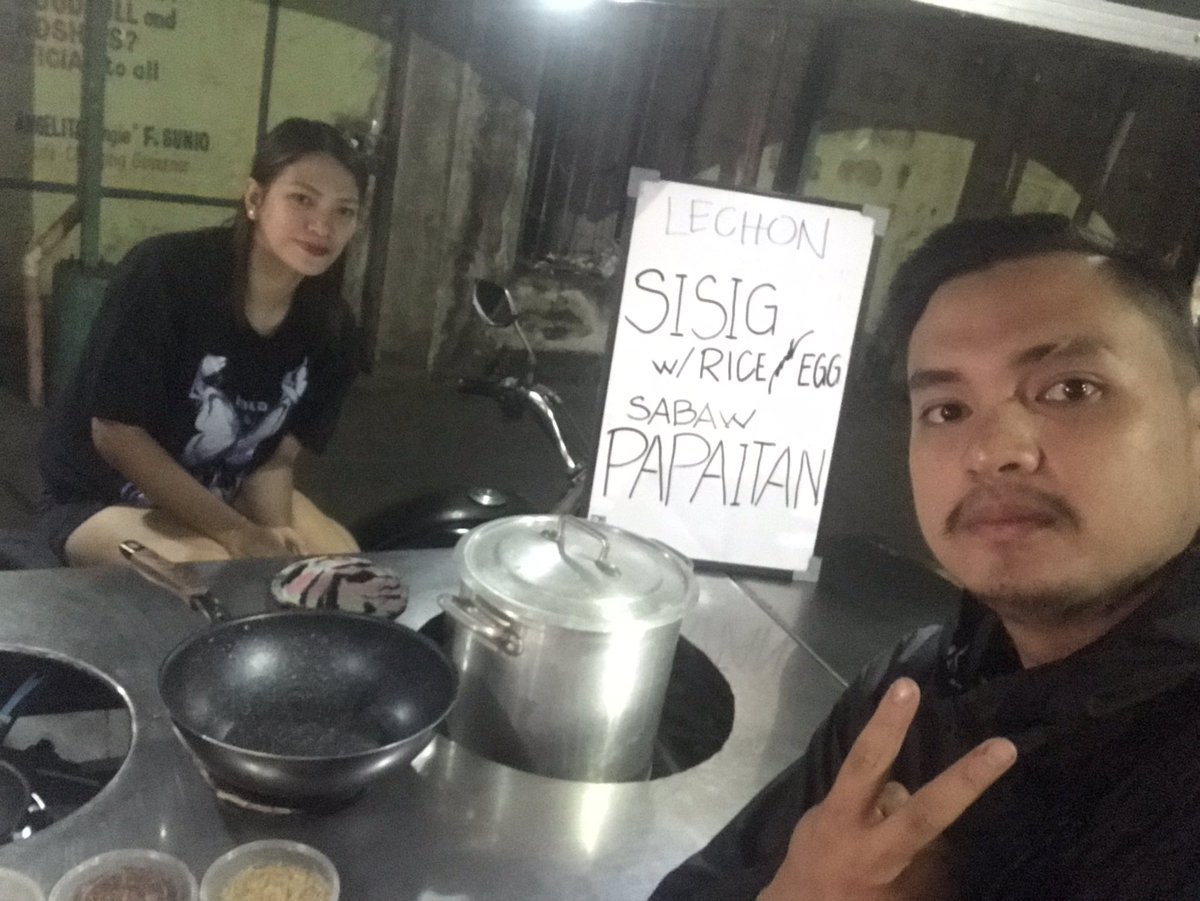 icaencina's tweet photo. Sino ba nmn ako para mag reklamo sa pagod at puyat kung alm kong kayang kaya kaming buhayin ng pag titinda nmen. Napaka solid. Maraming salamat panginoon sa lakas at blessing na binibigay mo sa amin. @CarlJaaan https://t.co/pj3GO4UeUT