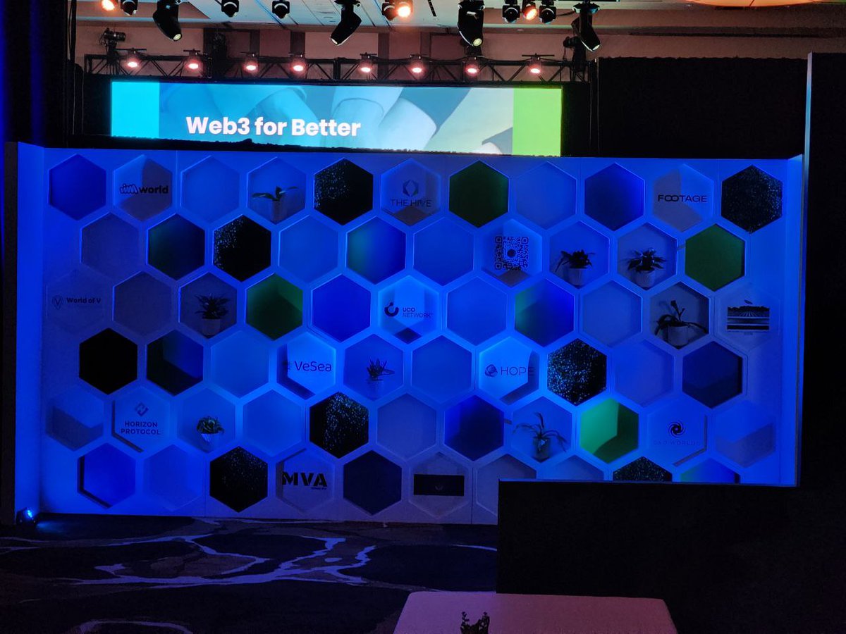 $UCOIL #TheHive lights are about to be on... feeling so thrilled! #VeFam come to say hi at <a href="/UCONetwork/">UCO Network</a> Booth! Looking forward to meeting you!

$VET $UCOIL
