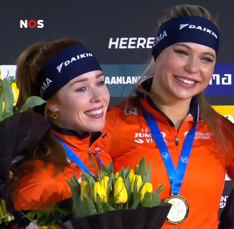 FeeW123's tweet photo. π₯πͺπ₯ #wkafstanden #schaatsen #JuttaLeerdam #AntoinetteDeJong https://t.co/iUaiJnQWAC