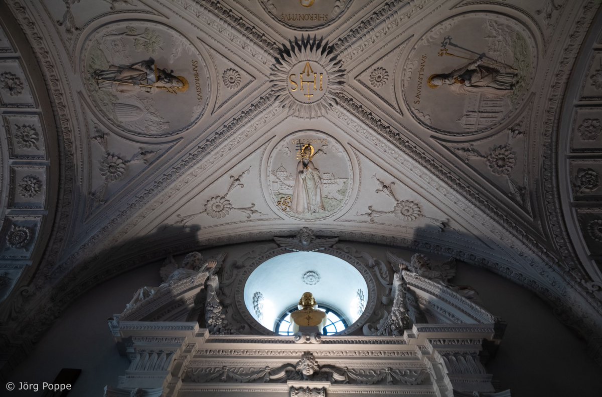 lichtaufnahmen's tweet photo. St. Andreas Dominikanerkirche, Decke im Eingangsbereich. (St. Andreas Dominikanerkirche, ceiling in the entrance area.) #düsseldorf #andreaskirche #altstadt #kirche #dominikaner #dominikanerkirche #l22960 #l22959 https://t.co/lVtWq5tR55