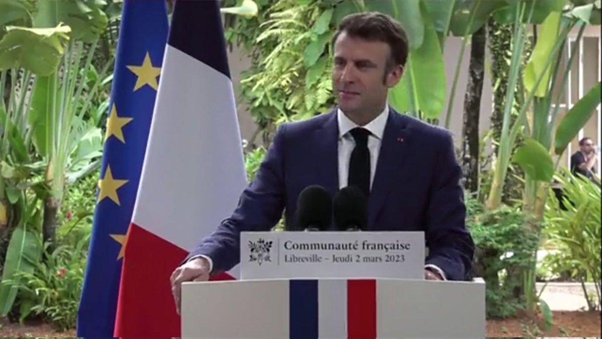 #GabonDictature55 Vous aussi vous l'avez remarqué ?

-#Macron n'a pas été accueilli par #AliBongo à sa descente d'avion

-Pas d'exécution des hymnes nationaux des 2 pays

-Pas de conférence de presse commune

-#AliBongo absent de la visite de la forêt par #Macron