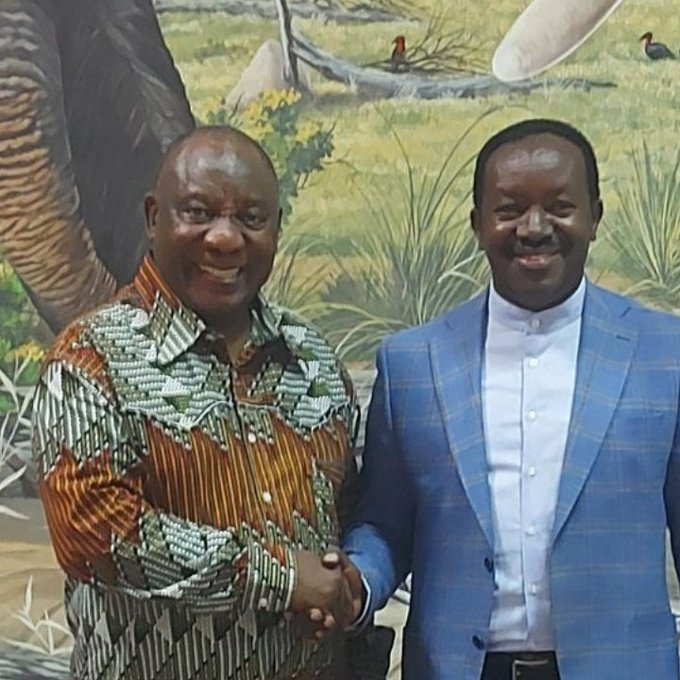 AlbaMokopane's tweet photo. When Cyril Ramaphosa was working hard to accumulate wealth, some comrades were busy chasing skirt, alcohol, freebies and kickbacks. Comrades must work hard and buy their own Ankoles and stop being silly and jealous! https://t.co/1s3nMf7IH6
