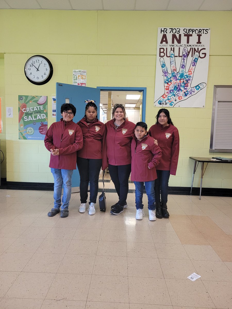 MelissaAlaniz14's tweet image. Students earned a 6th grade Navarro Jacket for Perfect Attendance out of 118 students! #ProudAssistantPrincipal #IncreasingStudentAttendance