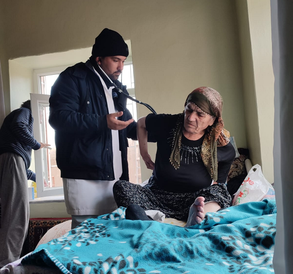 FCMSagua's tweet photo. Continúan los 32 profesionales cubanos con amplia experiencia en trabajar en desastres naturales prestando atención médica a la población de Turkiye tras el terremoto.
#FCMSagua #MejorEsPosible #CubaSalva @ucmvccu https://t.co/J5NsNu0sMm