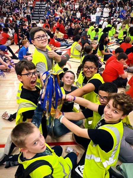 Congrats to our #ASE #Robotics Team for meeting their goal this year of winning the top Spirit Award by following all of the PAWS skills they learned this year! Way to go #Panthers!! 🎉🤖🐾