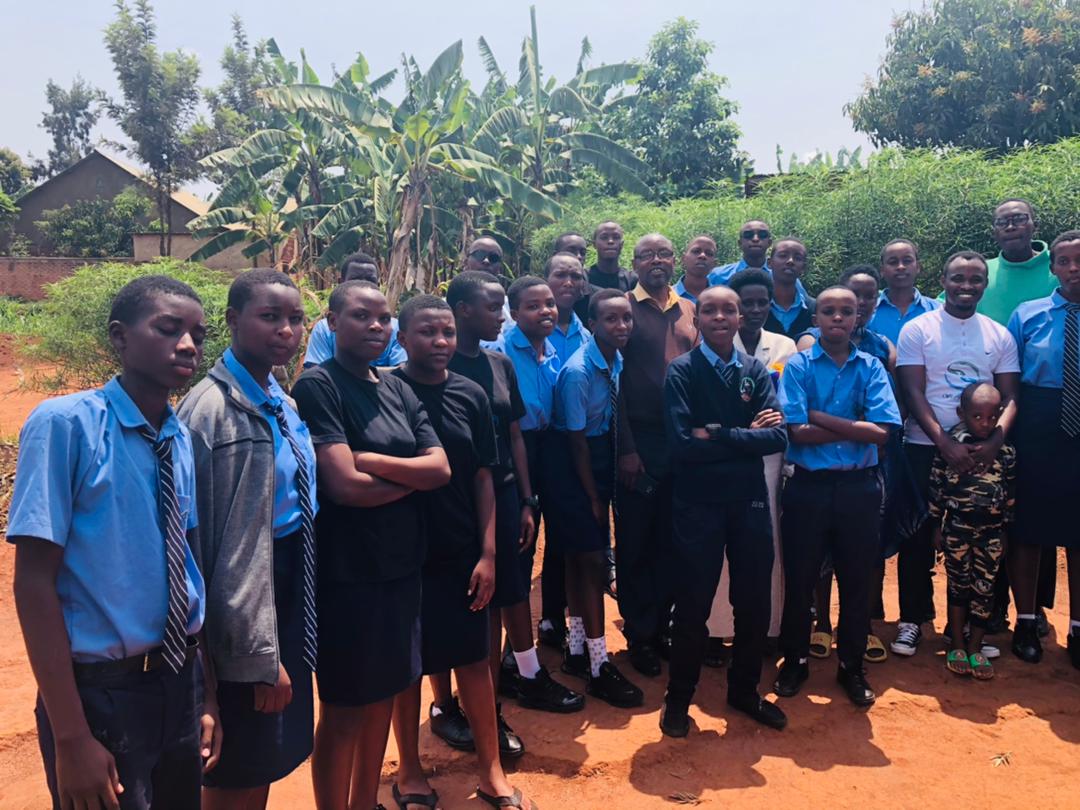 KarengeSchool's tweet image. @WE FOR THEM Group in doing benevolence activities in #KASS, assisted one of the vulnerable family in #Karenge. Students and staff contributed like 260k Rwandan francs. Teaching students to help is a good culture. @Rwanda_Edu @KarengeSector @RwamaganaDistr @rum_sda @RwandaEast