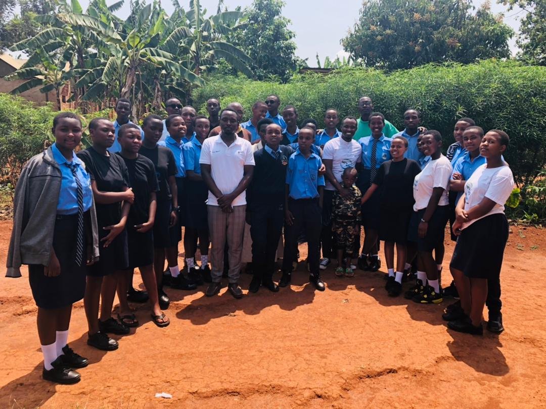 KarengeSchool's tweet image. @WE FOR THEM Group in doing benevolence activities in #KASS, assisted one of the vulnerable family in #Karenge. Students and staff contributed like 260k Rwandan francs. Teaching students to help is a good culture. @Rwanda_Edu @KarengeSector @RwamaganaDistr @rum_sda @RwandaEast