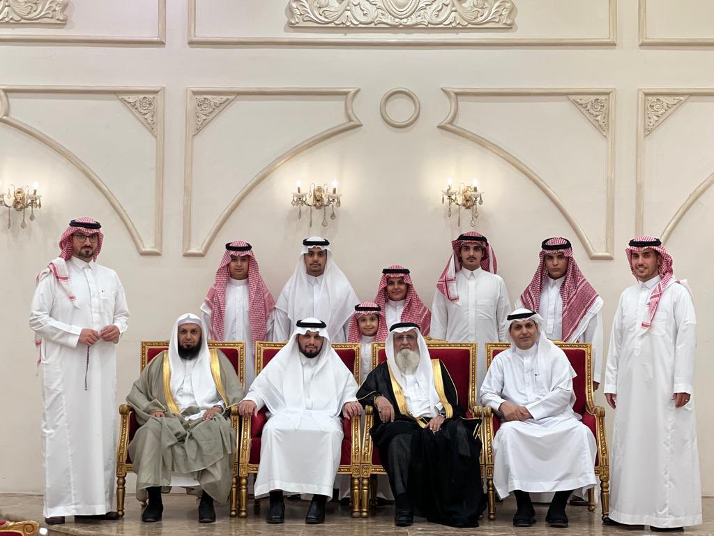 qbnsaher's tweet image. 📌 | خبر : 
 🔘الجمعة ١١-٨-١٤٤٤ هـ
 🔘 جدة

نبارك للأستاذ / ريان بن عبدالله بن محمد آل أحمد الشمراني

عقد قرانه على كريمة 
الاستاذ / علي بن محمد بن زاهر 

بارك اللهم لهما وجمع بينهما في خير.