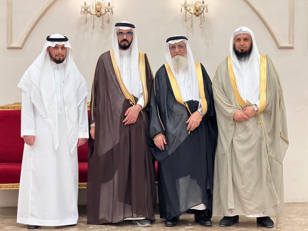 qbnsaher's tweet image. 📌 | خبر : 
 🔘الجمعة ١١-٨-١٤٤٤ هـ
 🔘 جدة

نبارك للأستاذ / ريان بن عبدالله بن محمد آل أحمد الشمراني

عقد قرانه على كريمة 
الاستاذ / علي بن محمد بن زاهر 

بارك اللهم لهما وجمع بينهما في خير.