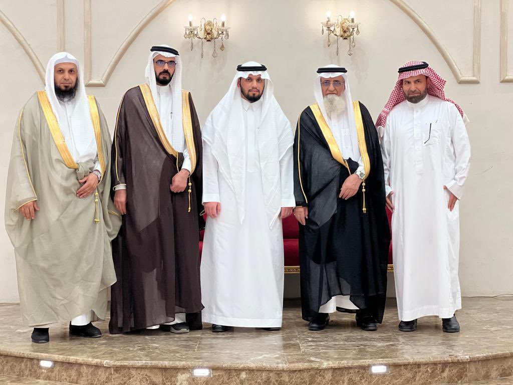 qbnsaher's tweet image. 📌 | خبر : 
 🔘الجمعة ١١-٨-١٤٤٤ هـ
 🔘 جدة

نبارك للأستاذ / ريان بن عبدالله بن محمد آل أحمد الشمراني

عقد قرانه على كريمة 
الاستاذ / علي بن محمد بن زاهر 

بارك اللهم لهما وجمع بينهما في خير.