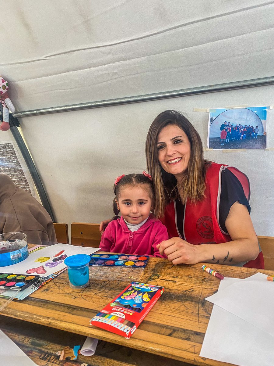 Çadır okulda Anasınıfı eğitimi var diye heyecanlanıp , süslenip gelen mini kuşşşş var ol🤲