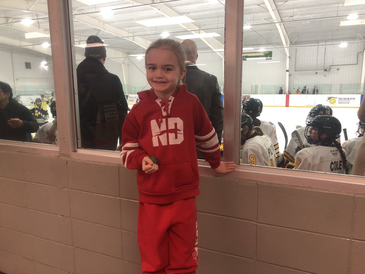 @naitooks @GoRustlers
Thanks for a very positive 1st all female hockey game for my daughter. 
Rink was packed. Compete level was high. Excellent battle between both teams. 
She still wants to be a #Hound like her big brother. 
8 more years.🔴⚪️
@AMCNotreDame 
@NDHoundsHockey