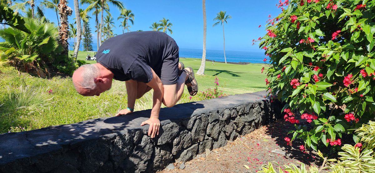 RevKev47223's tweet image. A little strength and balance training with a great view! #ddpy @DDPYoga