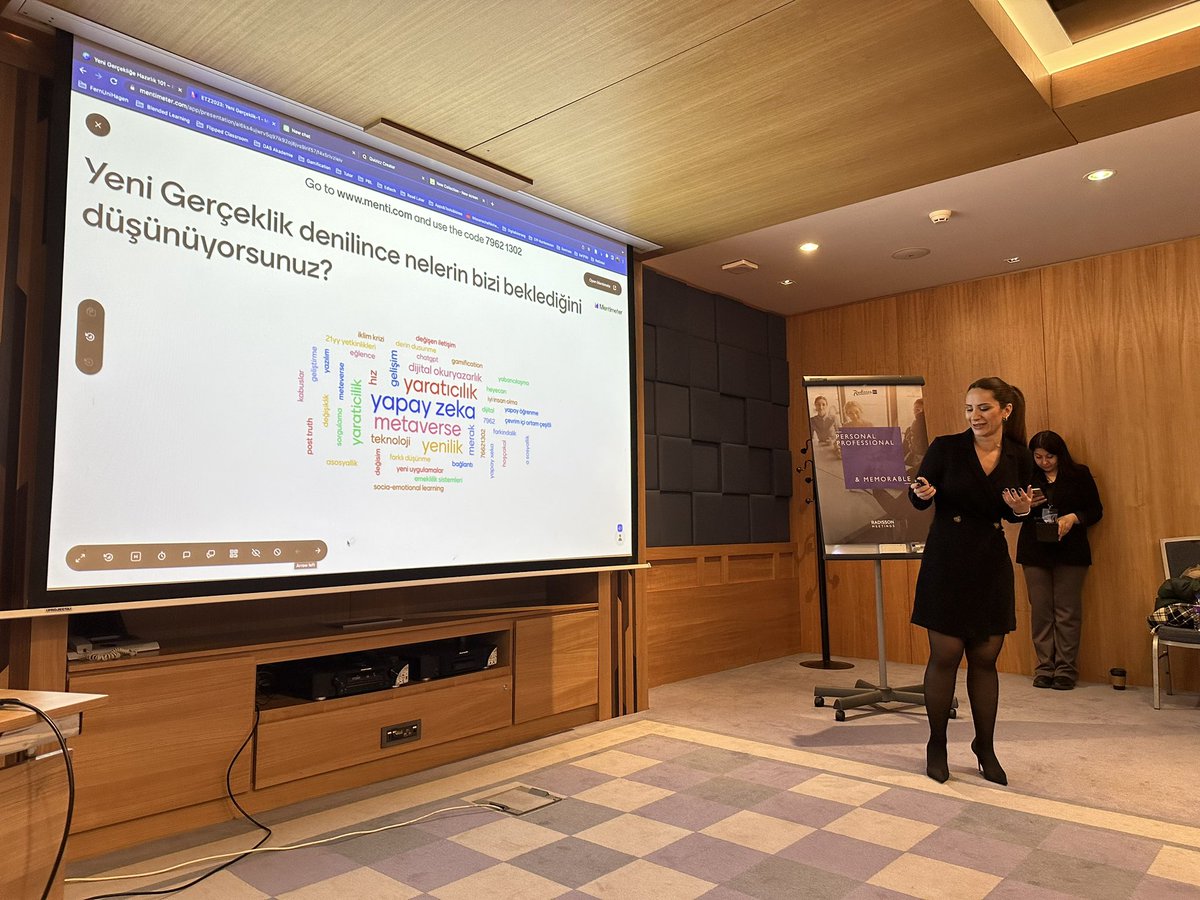 Dijital yetkinlikler ve oyunlaştırılmış öğrenme süreçlerini örneklerle ve uygulamalar anlattı canım <a href="/mona_aykul/">Mona Aykul</a> 🚀 <a href="/EdTechSummit/">ETZ25</a> #etz2023