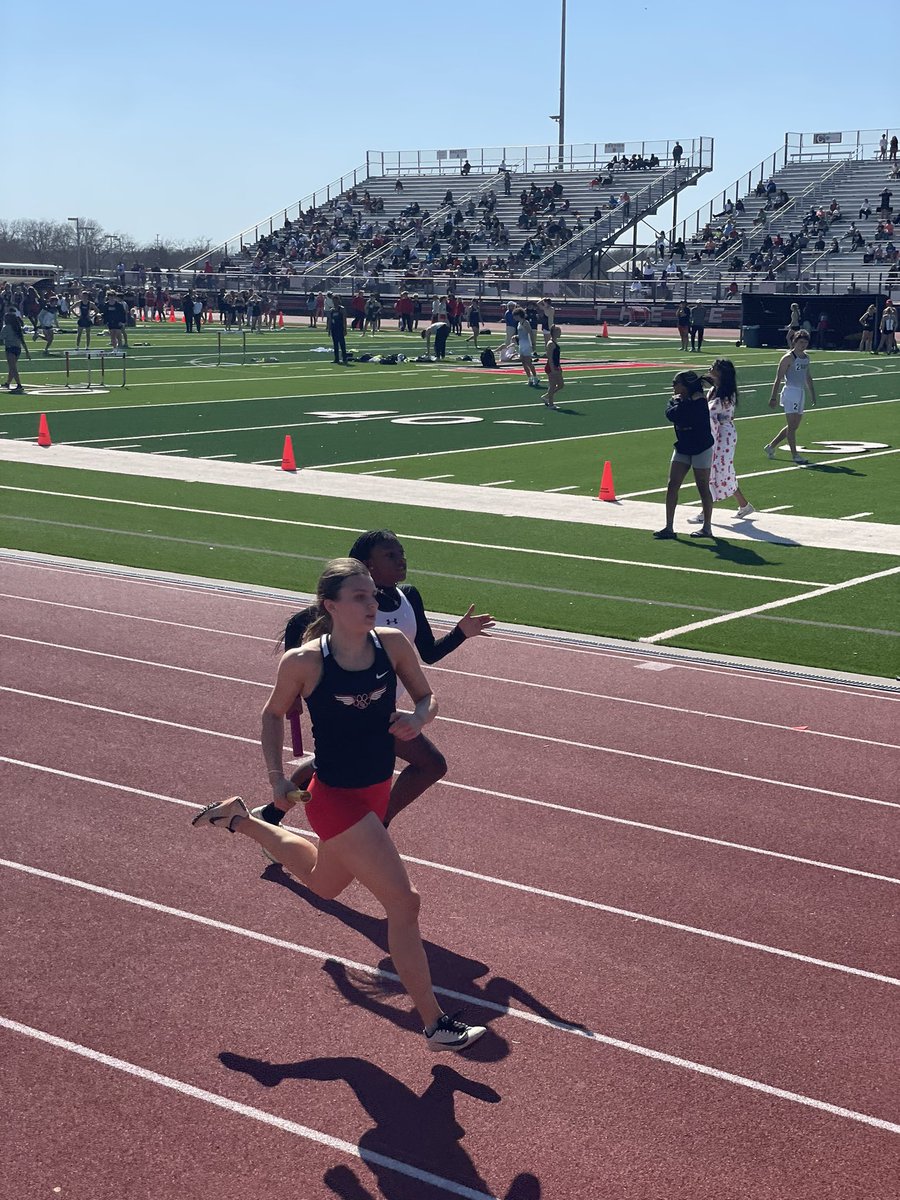 BroncoDistance's tweet photo. 1st place Varsity 4x200 at Lovejoy!  @CSOSUAVE17 @DentonISDSports https://t.co/zpAuf8fJcX