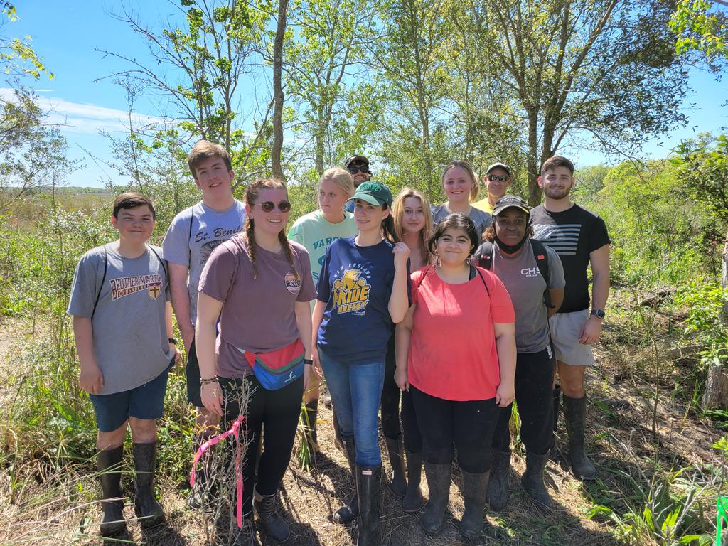 erhillmann's tweet photo. Done. Thanks to our #volunteers for planting 140 trees and shrubs along an old ridge in the #centralwetlands https://t.co/w1nELXwnlj