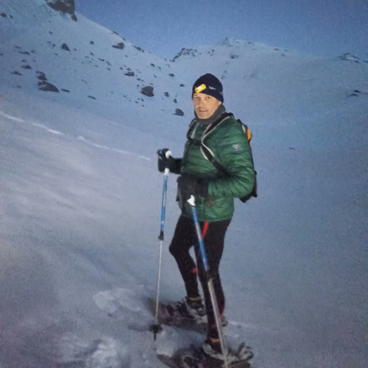 eapadel's tweet photo. Nueva experiencia, una pasada de actividad, carrera con raquetas de nieve, acabando de noche, casi 3 horas de competición.
Top 5 veteranos +45 https://t.co/GypT68C7rt