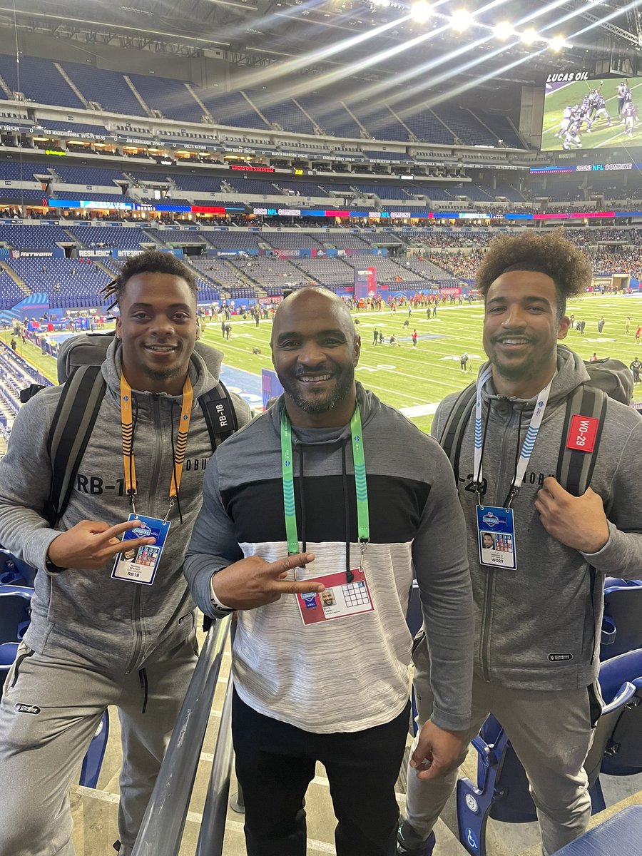 CoachC_Foster's tweet photo. Just some Pirates living out their dreams! #ECU➡️NFL https://t.co/0KlImJweYE