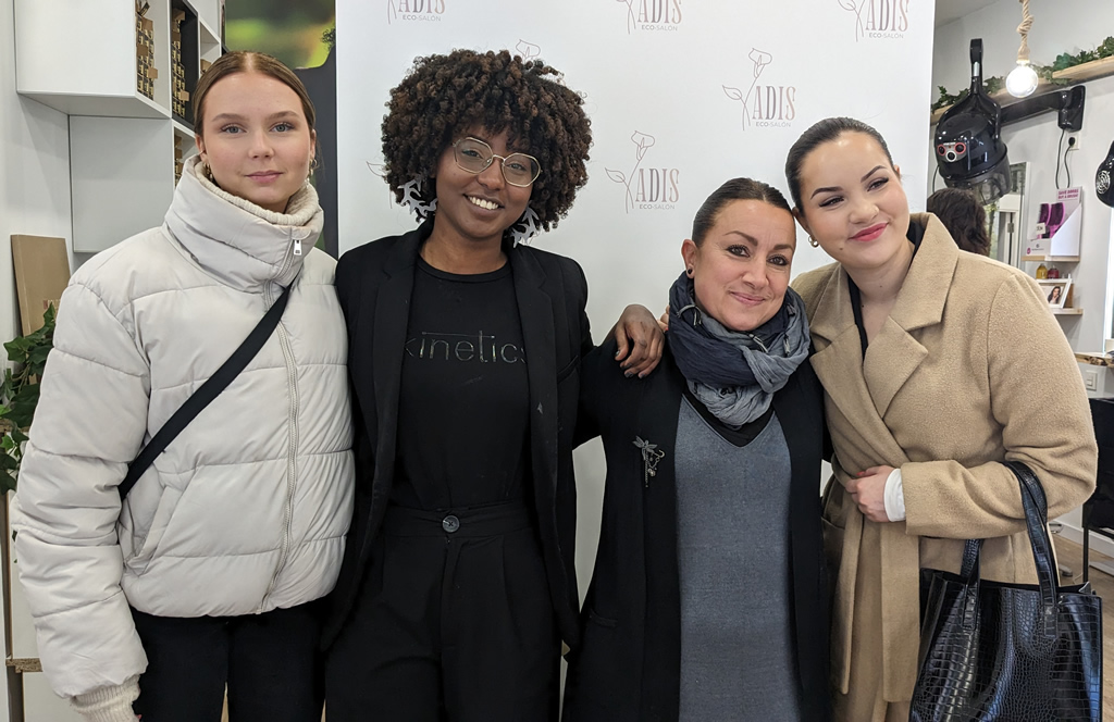 SopenaBilbao's tweet photo. Compartimos experiencias con Anni y Neea, alumnas del Centro @gradia_fi .
De la mano de @HETELFP , acogemos alumnado en movilidad internacional, compartiendo labor de acogida con el centro @EGIBIDE  de Vitoria.
https://t.co/PHSKQK4osX
#LaOportunidaddeSuperarte
#ContigoSopeñaEsMás https://t.co/uYdkPs8BRt