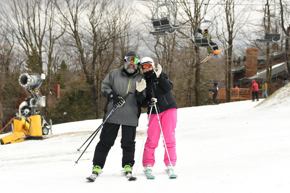 HVResortPA's tweet photo. Good vibes only! Happy Saturday on the slopes! 🫶⛷️🏂 https://t.co/qqPkm1Pb40