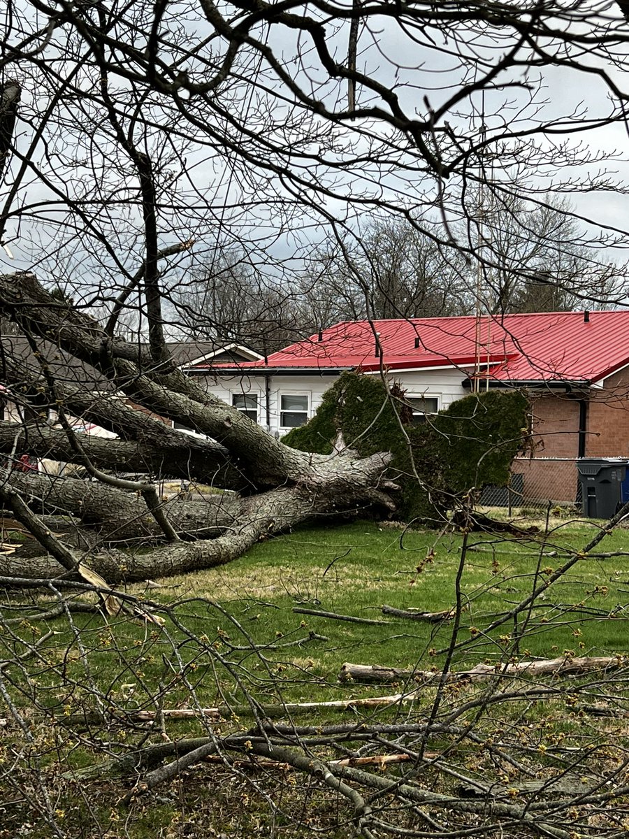 MixedMediaV's tweet photo. @LEX18News Pickway subdivision…still no power or updates since 4:30 yesterday. https://t.co/62keBvPZx9