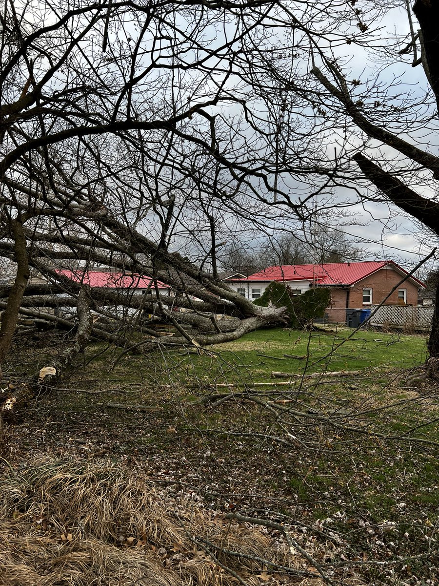 MixedMediaV's tweet photo. @LEX18News Pickway subdivision…still no power or updates since 4:30 yesterday. https://t.co/62keBvPZx9