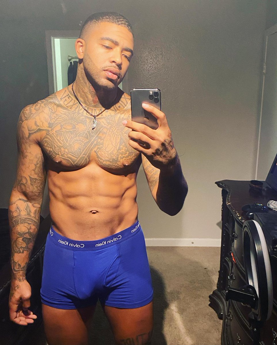 theonly_dangelo's tweet photo. I be needed love so bad I give my heart to anyone 😔 https://t.co/0EoEAOCkqw