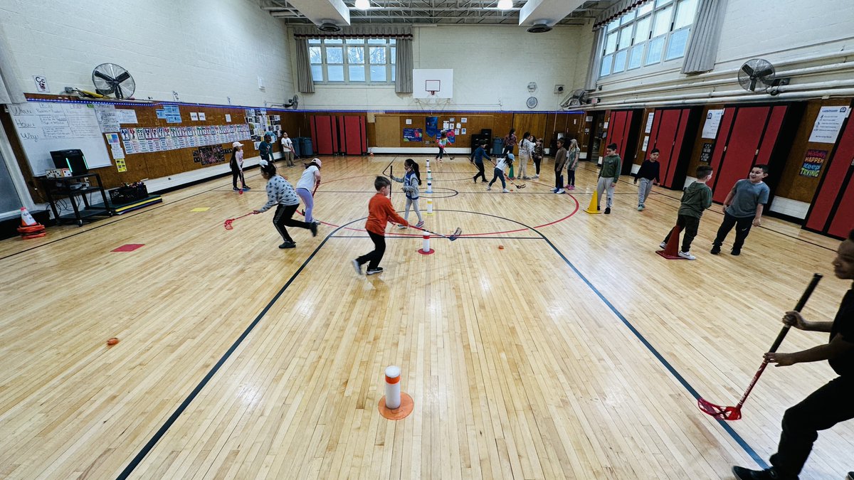 therosadoverse's tweet photo. Our 3rd-5th graders are really enjoying their Hockey unit! ππ₯
Itβs great to see amazing teamwork and genuine excitement for each other as they learn! ππ»π #cliftonconnects #school14 #pe #physed #hockey #teamwork @CliftonSchools https://t.co/xYbEXK8bKh