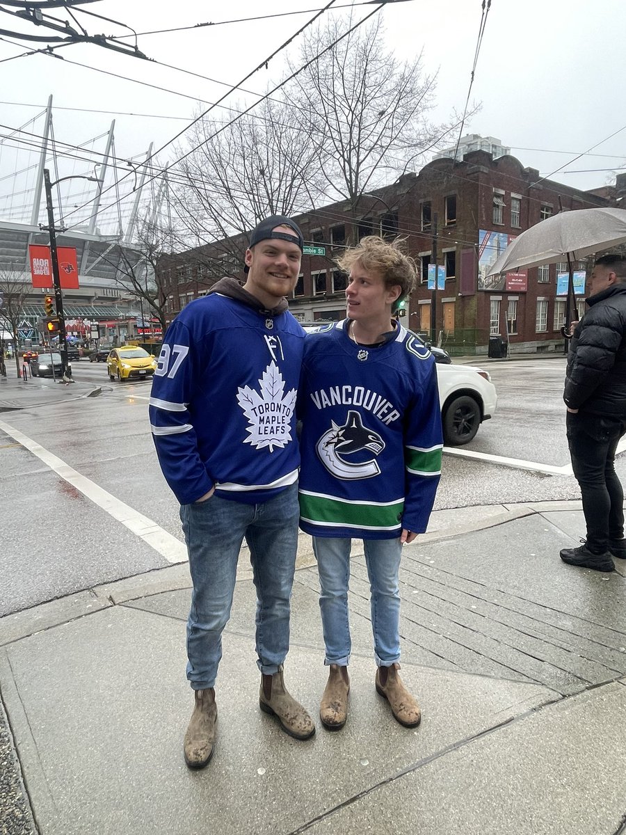 Fans in Van getting ready for the game. Hey @JillTaylorCity