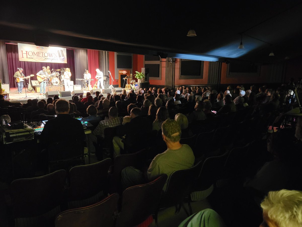 Show 2 kicking off to another full house!!

#HometownSampler2023