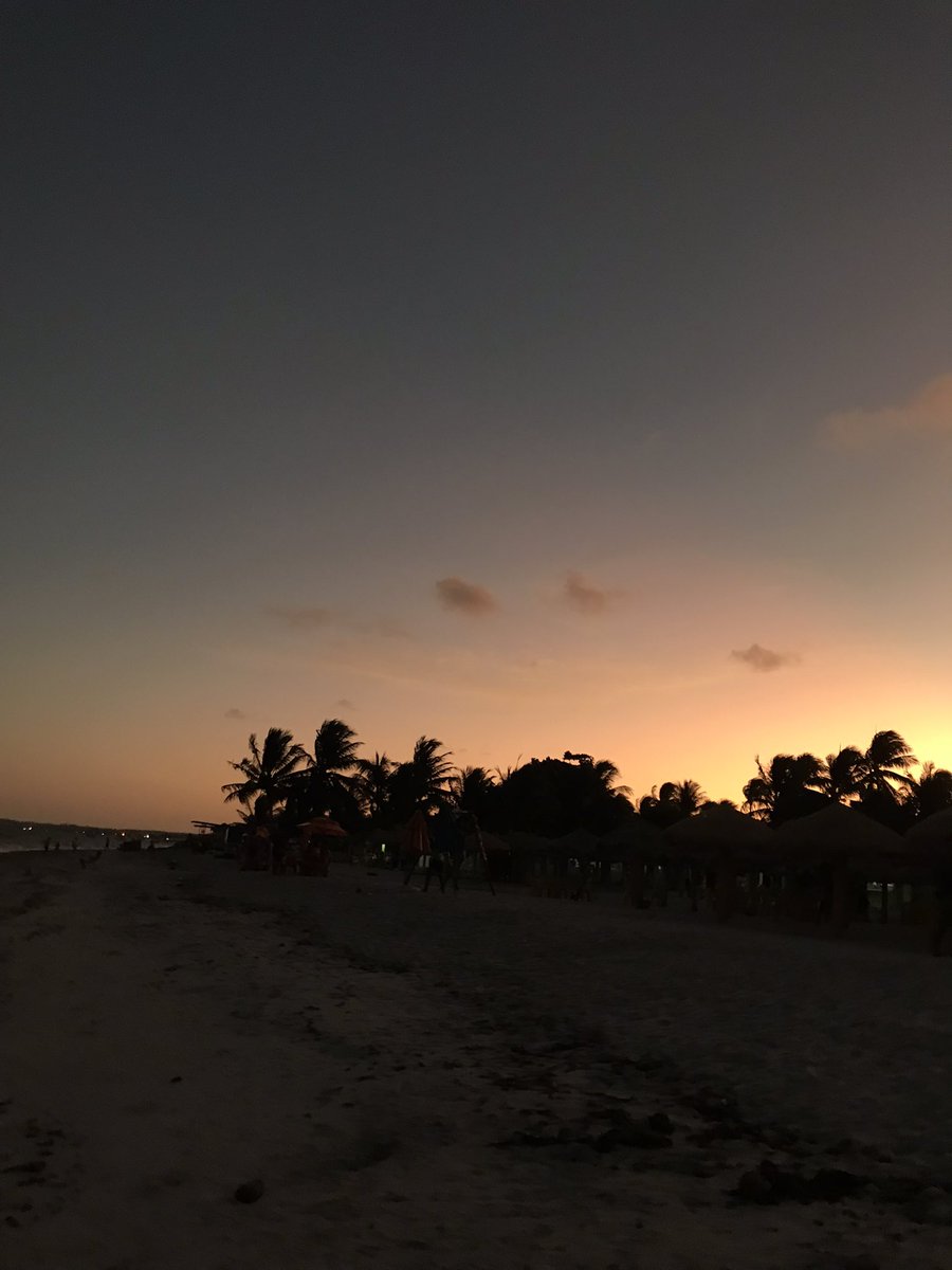 kayIanny's tweet photo. te amo praia te amo https://t.co/wbBXZWsblY