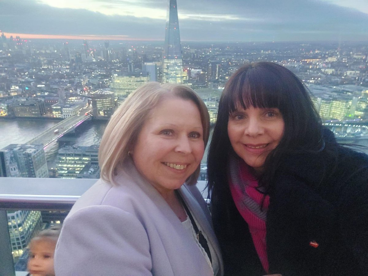 London baby.. 🇬🇧 <a href="/SG_SkyGarden/">Sky Garden</a> having a #cocktail or 2 🍸#London #shard #CityView