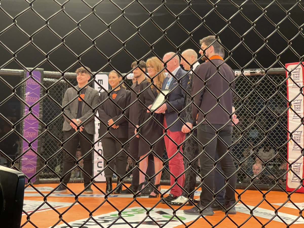 Cage side <a href="/Caged_Steel/">CS41: Dec 13th</a> with <a href="/HSheriffSYorks/">High Sheriff S Yorkshire</a> &amp; Ben Parkinson MBE. Huge thanks to <a href="/CagedSteelBOSS/">Dominic Gibbs</a> and 👏🏽 on receiving a High Sherrif’s award &amp; also signing the Armed Forces Covenant tonight.