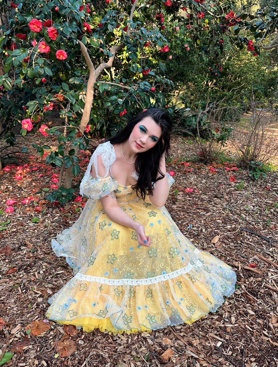 jessiepaege's tweet image. your emo disney princess 🌺