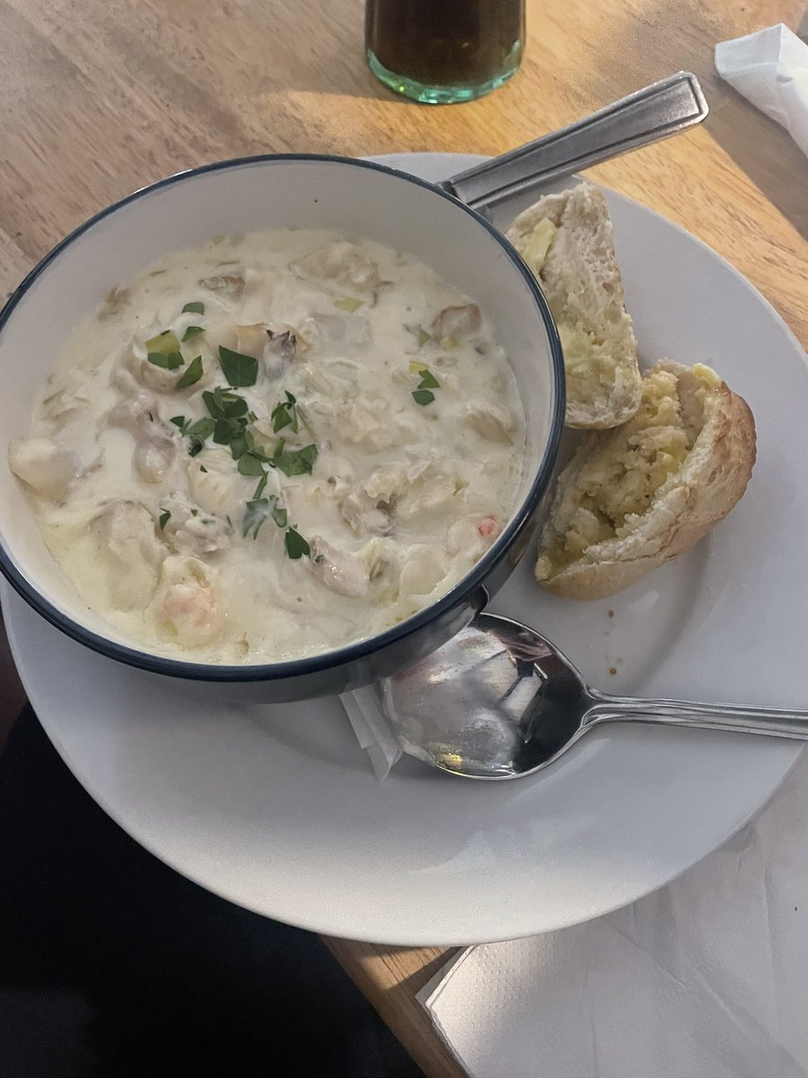 ian_curran_'s tweet image. Up in Scotland for tonight's show in Arbroath.
Tried their local delicacy, Cullen Skink, and it was delicious! 

#food #foodie #trylocal #fish
