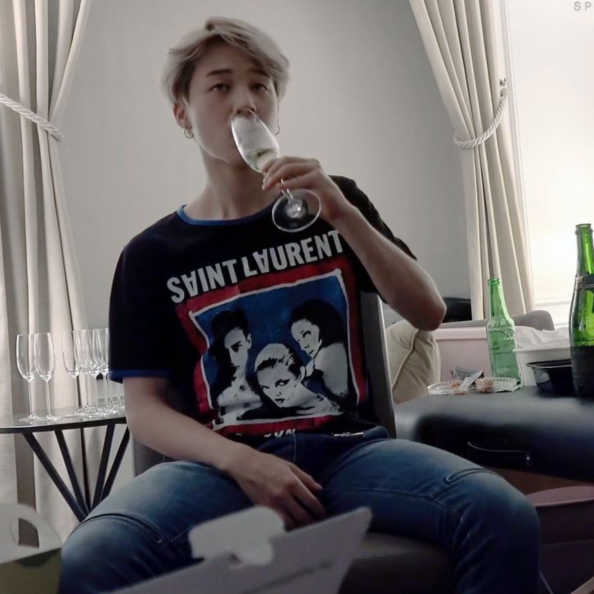 librafolders's tweet photo. jimin man spreading https://t.co/igdaroStAQ