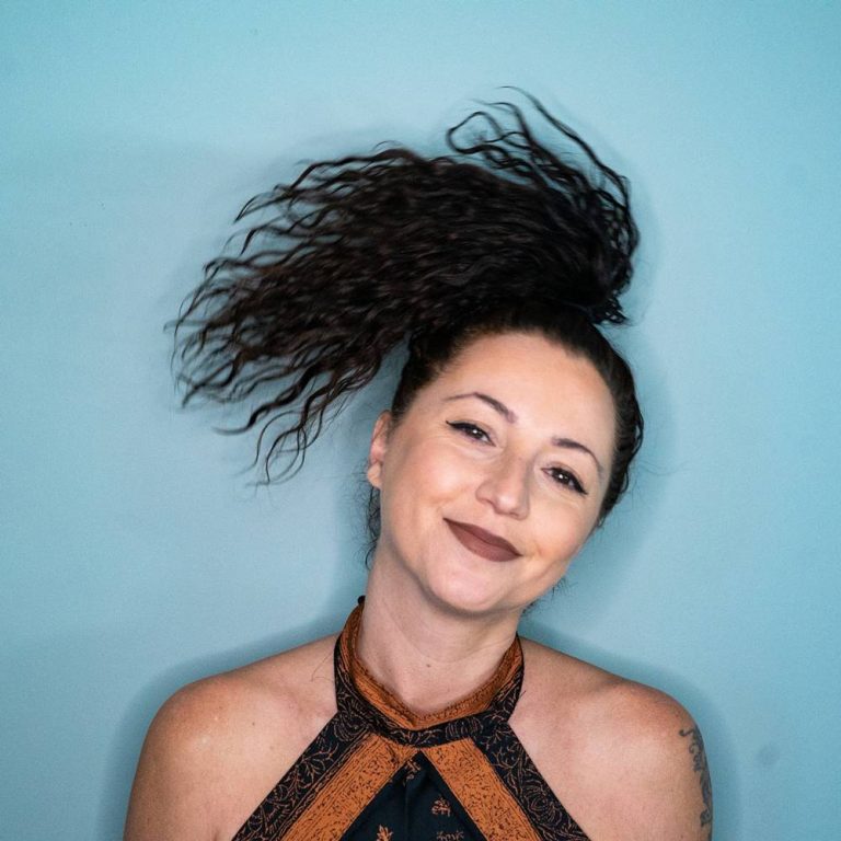 “Echoes (The Echo Sessions) The latest release from Samantha Gibb is the 4-track with Samantha’s sound distinct is the strong grounded sound of her chest register. 

#sistramagazine #sistrareviews #sistranews #sistramagazinenews #newmusic #2023music #newsong